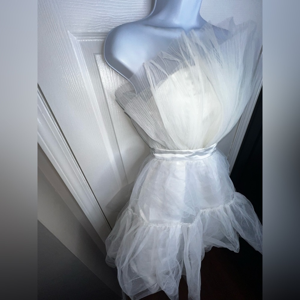 NWT Showpo US 8 Amalya Mini Dress White Tiered Tulle Fit & Flare UK 12 FLAW - Picture 6 of 16